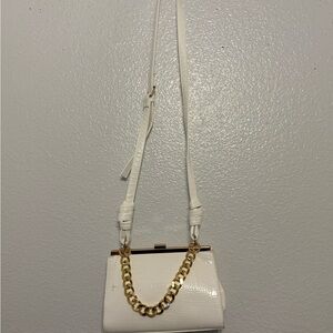 Cato White Faux Leather Crossbody Purse w/ Gold Chain – Small Shoulder Bag